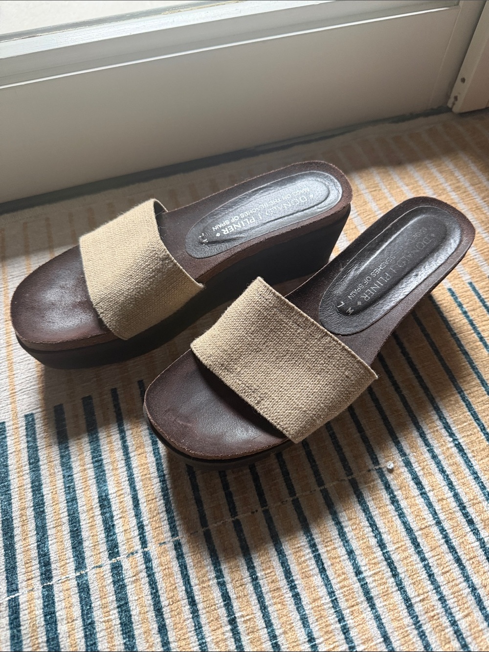 Donald J Pliner platform sandal